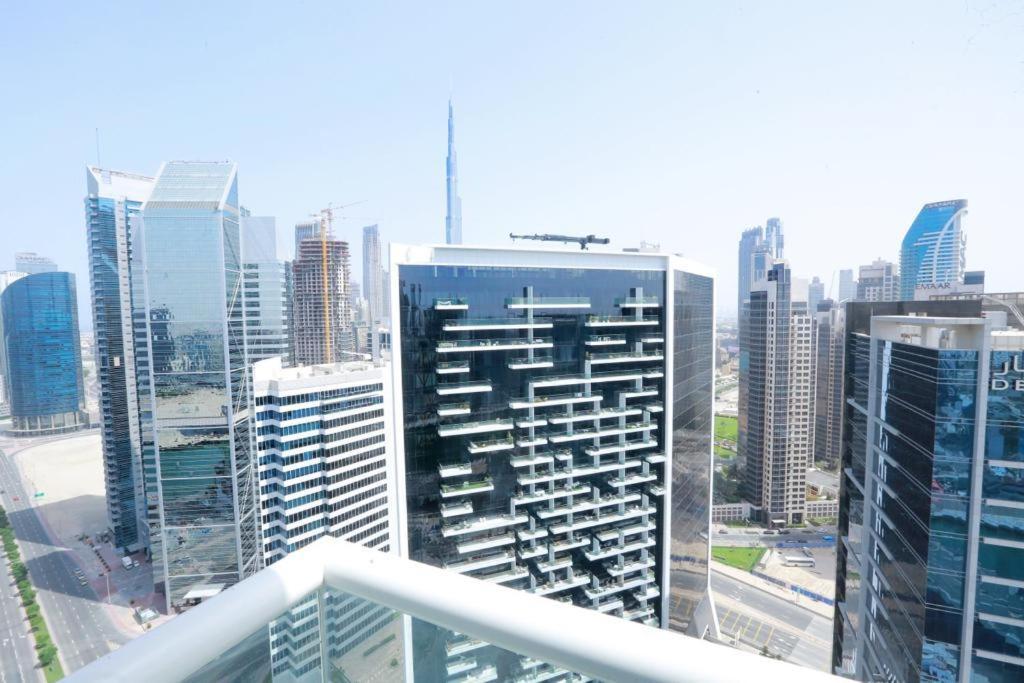 Damac Maison Prive Deluxe Studio With Burj-Khalifa View Дубай Екстериор снимка