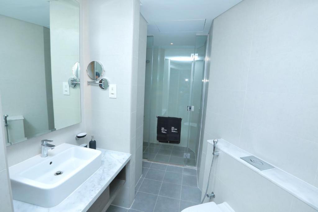 Damac Maison Prive Deluxe Studio With Burj-Khalifa View Дубай Екстериор снимка